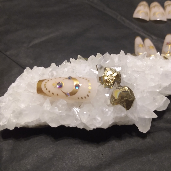 Celestial 24pc Sun/Moon Evil Eye Rhinestone Embellished Fake Nails NIB - Picture 4 of 9